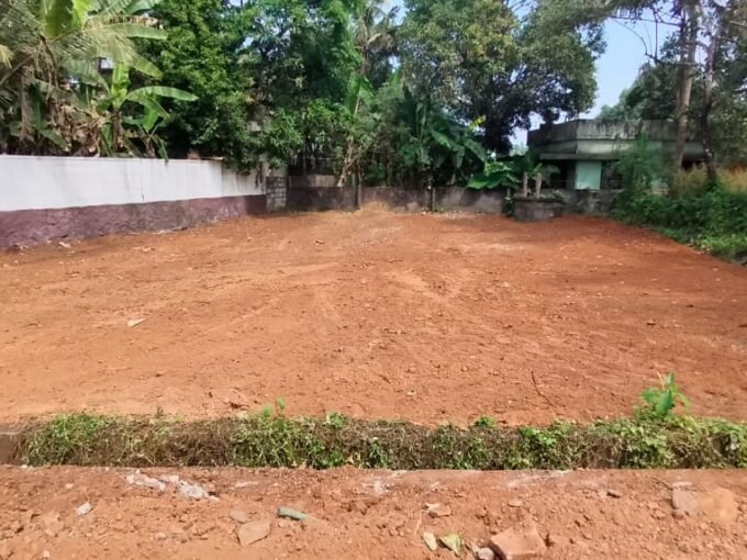 Residential Land for sale -11 cent in ollur, near main road, Thrissur.