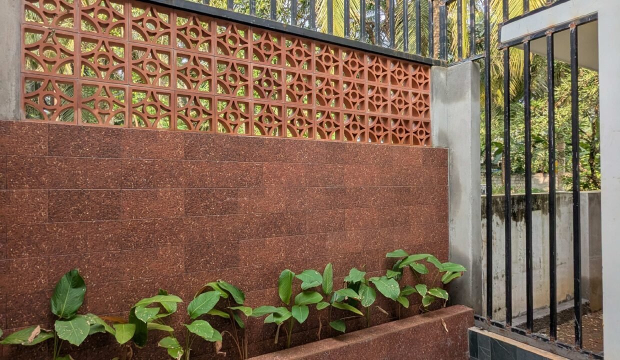 6f272a0f-e34a-4333-abf1-d9b2d5c35851-1