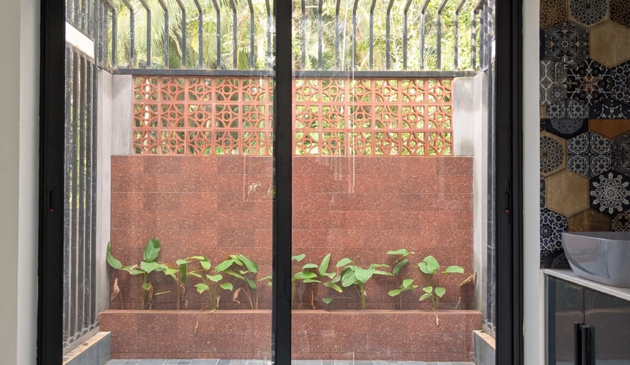 6f272a0f-e34a-4333-abf1-d9b2d5c35851-2