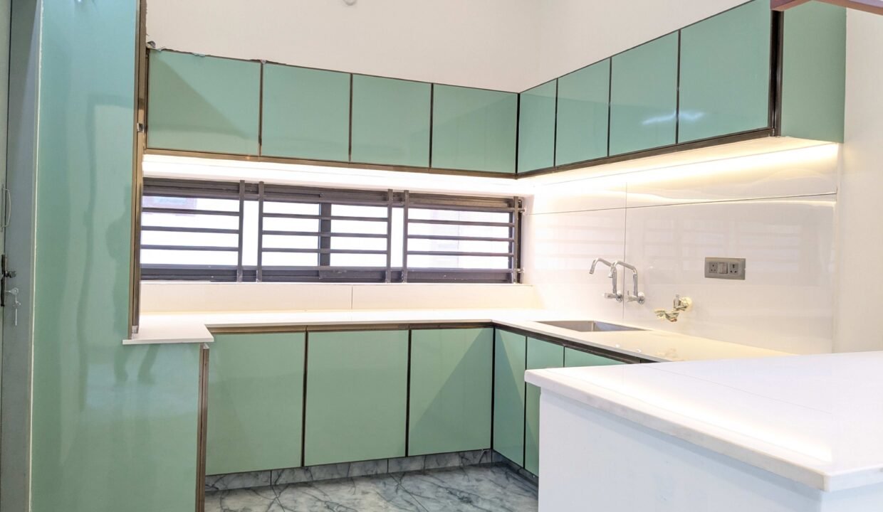 6f272a0f-e34a-4333-abf1-d9b2d5c35851-9