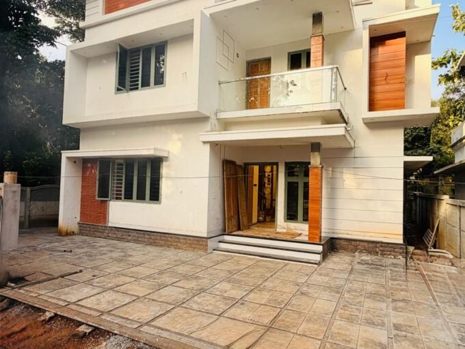 Beautiful House for Sale in Mannuthy, Thrissur